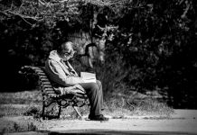 Jak samotność wpływa na osoby starsze