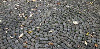 Jaka cena za ułożenie obrzeży? Jaka cena za ułożenie obrzeży?