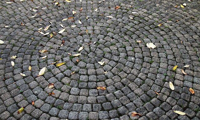 Jaka cena za ułożenie obrzeży?