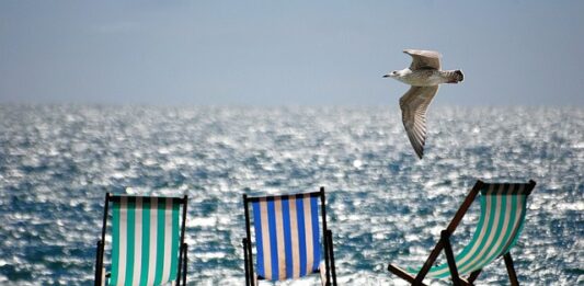 Jak wymienić materiał w leżaku metalowym?