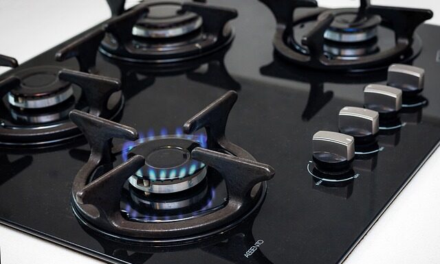 Czy zmywarka bardzo niszczy naczynia?