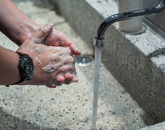 Jak myć szklanki żeby nie było zacieków?