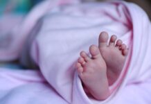 Dlaczego noworodek stęka przez sen?