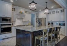 Jakie uchwyty do białych szafek w kuchni?