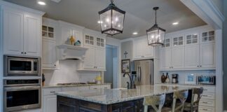 Jakie uchwyty do białych szafek w kuchni?