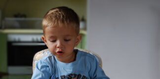 Od jakiego wieku stolik i krzesełko dla dziecka?