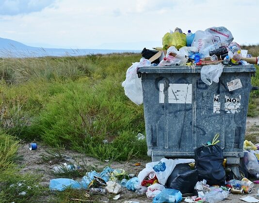 Gdzie wyrzucić plastikowe wiadro? Gdzie wyrzucić plastikowe wiadro?