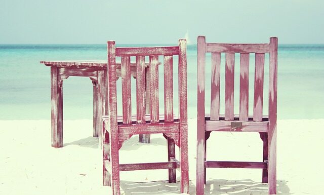 Jakie krzesła do małego stołu?