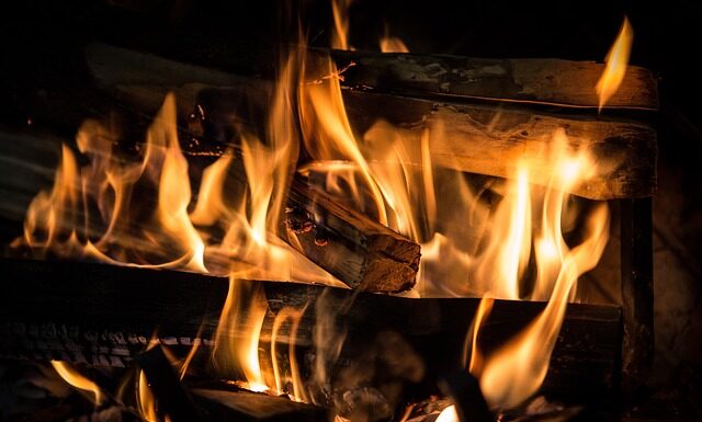 Czy można podłączyć kominek do komina wentylacyjnego?