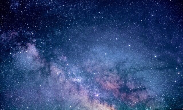 Co się wrzuca do niebieskiego pojemnika?