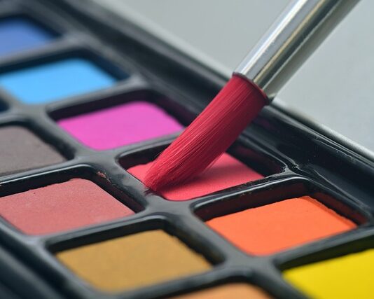 Czym najlepiej malować ściany?