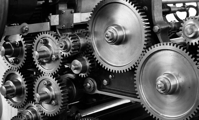 Jak zablokować koła w fotelu?