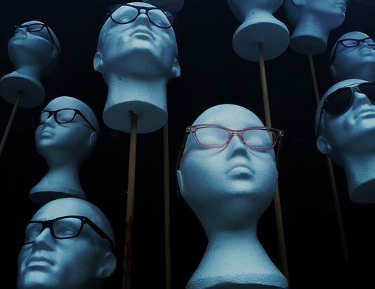 Czy daje się styropian pod kominek?