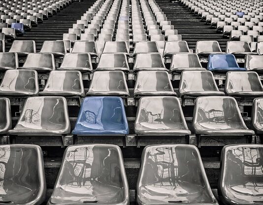 Jak dobrać kolor krzeseł do salonu? Jak dobrać kolor krzeseł do salonu?