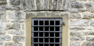 Jakie kratki wentylacyjne na zewnątrz budynku? Jakie kratki wentylacyjne na zewnątrz budynku?