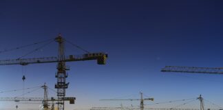 Jaką grubość betonu pod kostkę?