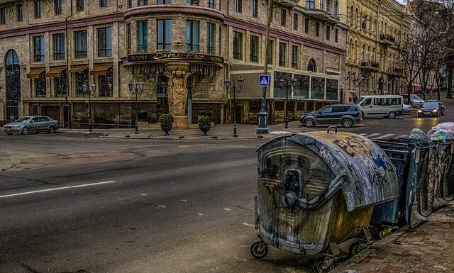 Czego nie wolno wyrzucać na śmietnik?