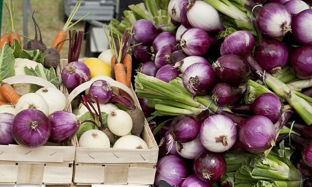 Co powinno znaleźć się w koszyku wielkanocnym i dlaczego? Co powinno znaleźć się w koszyku wielkanocnym i dlaczego?