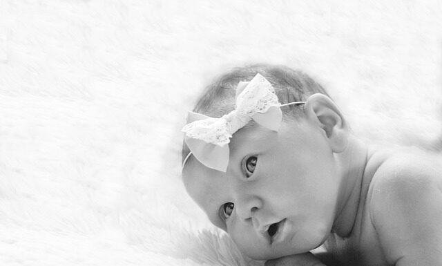 Czego nie wolno robić z niemowlakiem?