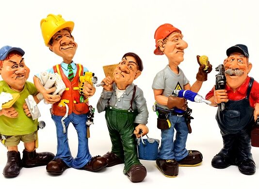 Ile kosztuje renowacja starego kredensu?